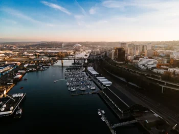 boat navigating in washington, dc